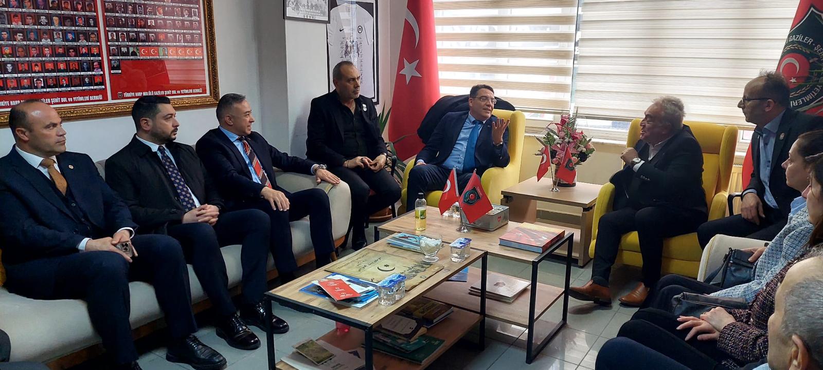 CHP, ŞEHİT YAKINLARINI DİNLEDİ